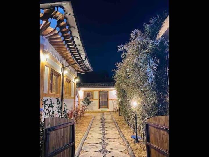 Adam Guesthouse Гиеонгджу Екстериор снимка