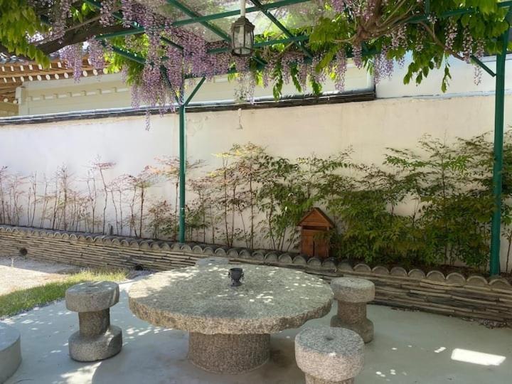 Adam Guesthouse Гиеонгджу Екстериор снимка