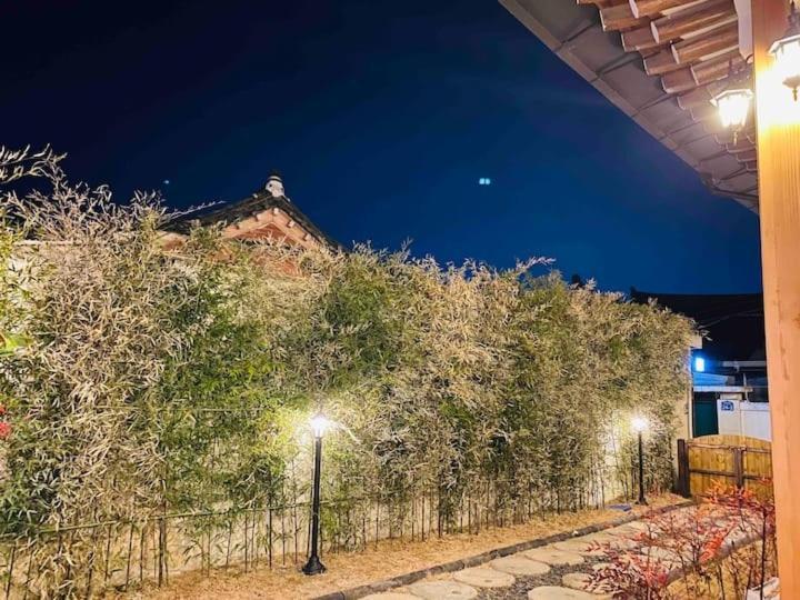 Adam Guesthouse Гиеонгджу Екстериор снимка