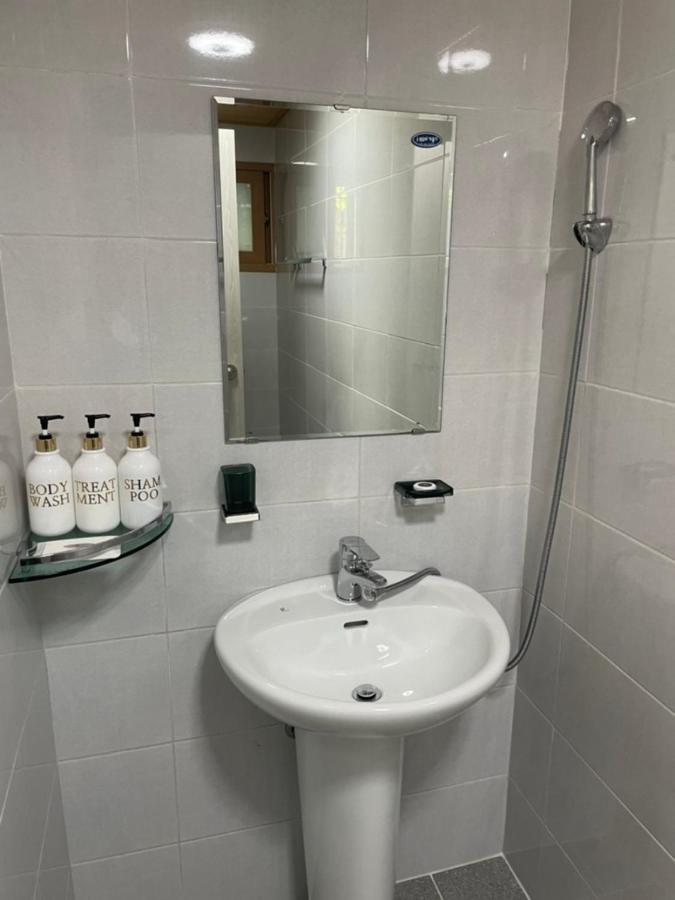 Adam Guesthouse Гиеонгджу Екстериор снимка