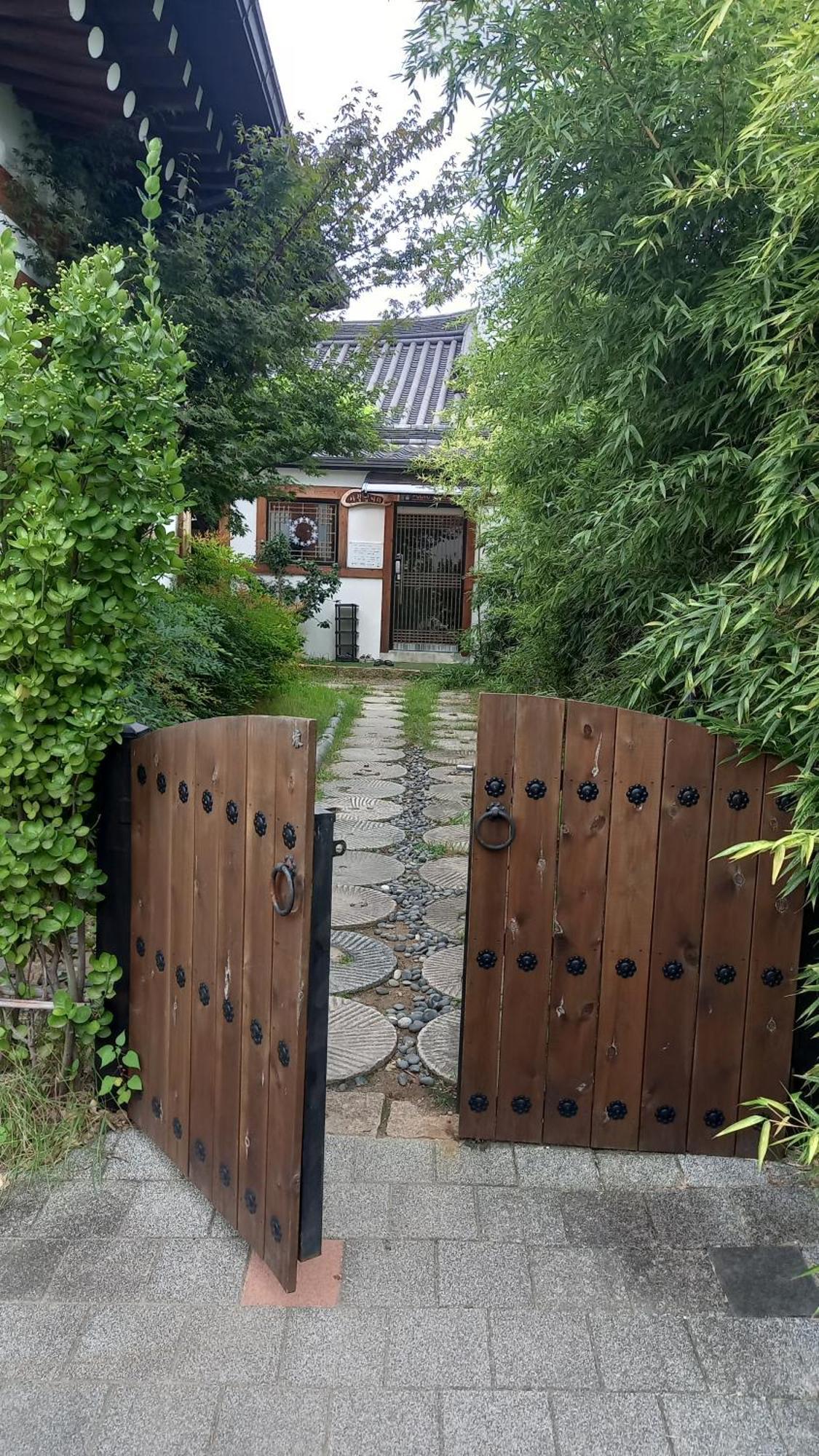 Adam Guesthouse Гиеонгджу Екстериор снимка